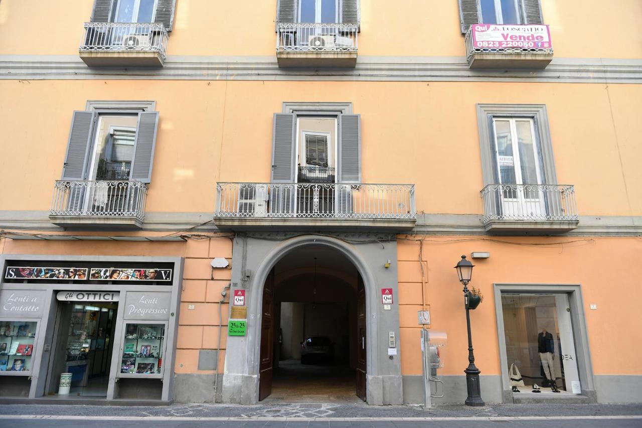 B&B A due passi Caserte Extérieur photo