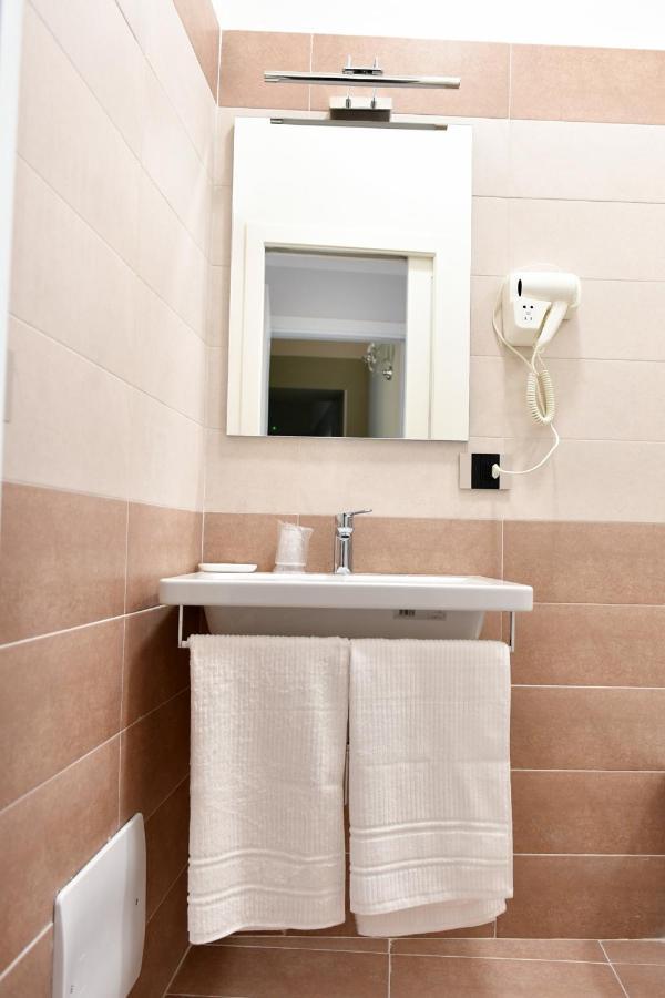 B&B A due passi Caserte Extérieur photo