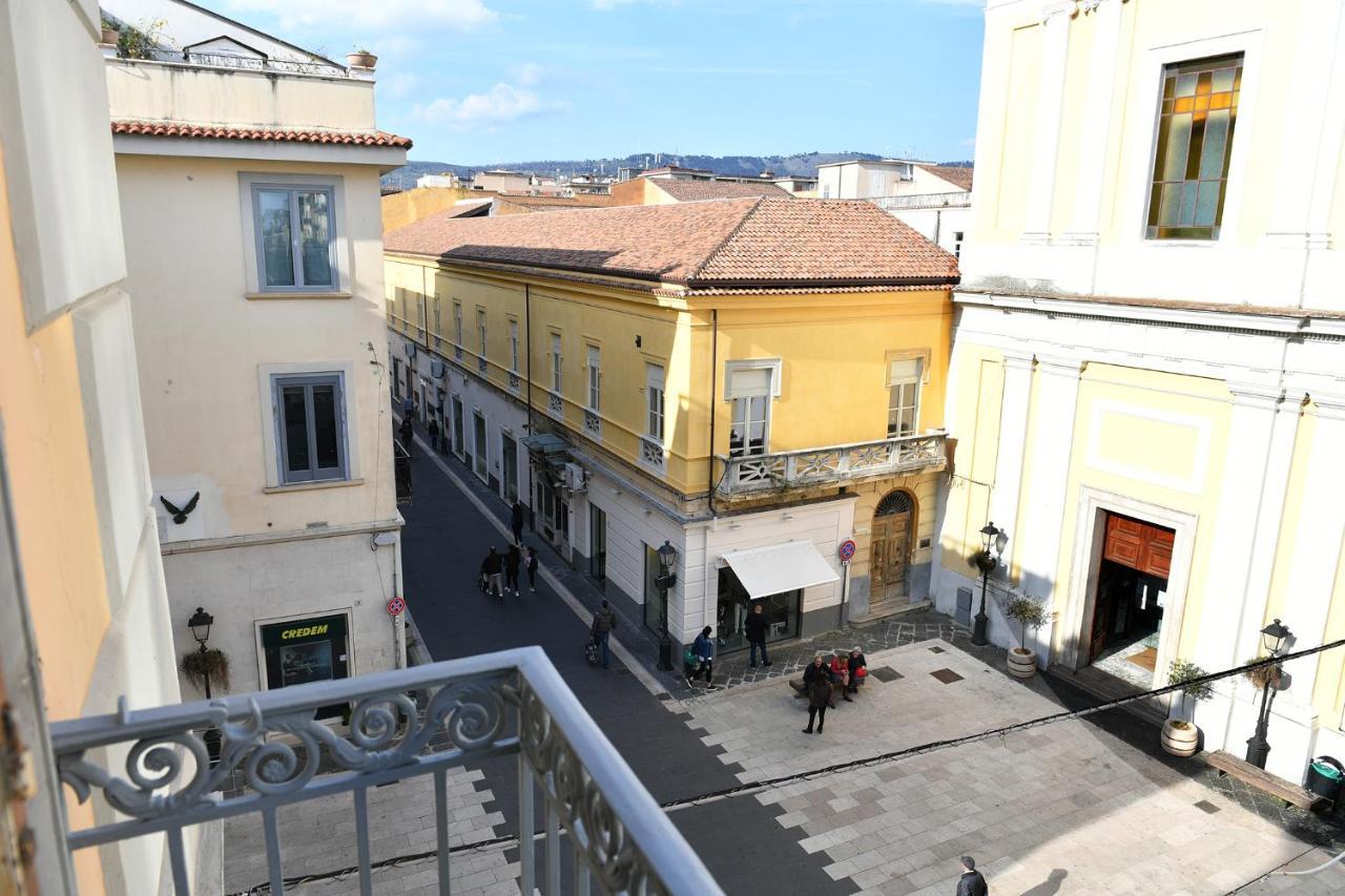 B&B A due passi Caserte Extérieur photo